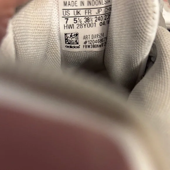 Addidas shoes - Picture 3 of 3